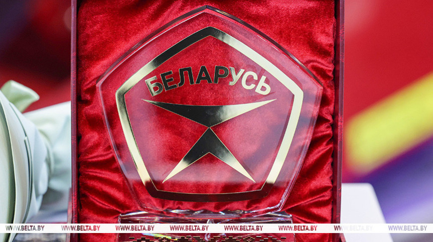 Лукашенко вручил символы Государственного знака качества