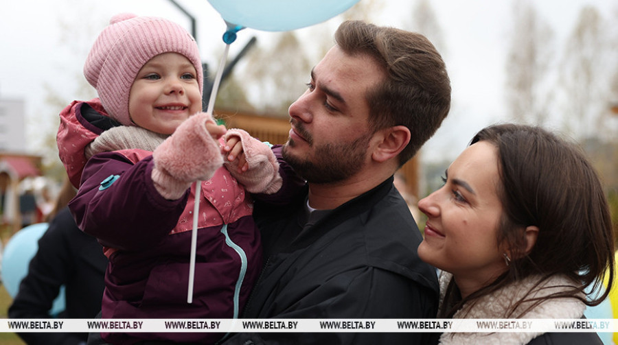 Лукашенко: отцовские наставления помогают определять верные ориентиры и преодолевать трудности