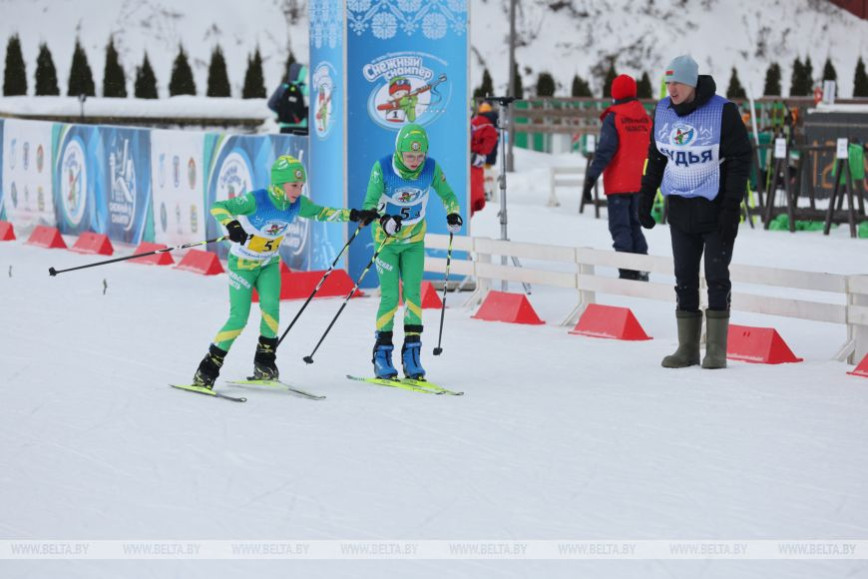 Юные биатлонисты Гомельской области трижды поднялись на пьедестал «Снежного снайпера»
