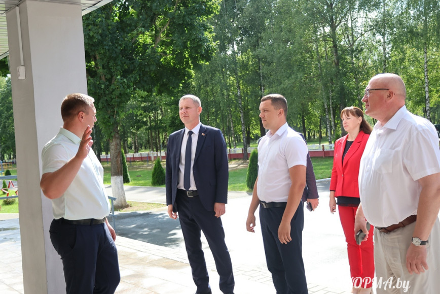 С рабочим визитом Кормянщину посетил помощник Президента – инспектор по Гомельской области Руслан Пархамович