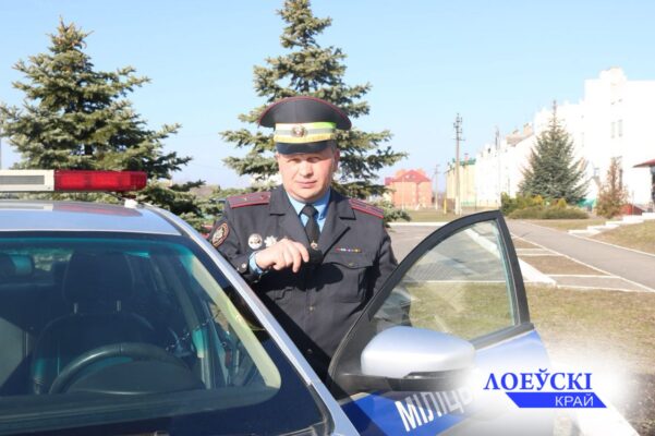 УСТУПИ ДОРОГУ ПЕШЕХОДУ!