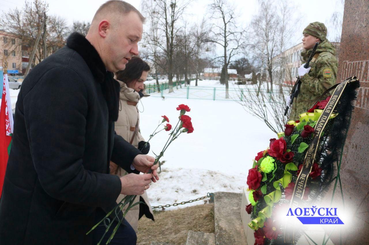 В Лоеве у обелиска воинам-афганцам прошел торжественный митинг, посвященный 37-летию вывода советских войск из Афганистана