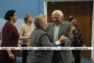  Кнопочки,
баянные слушать не устану я… 