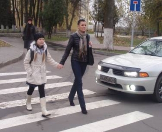 
  Постой, пешеход, не спеши под колеса!   