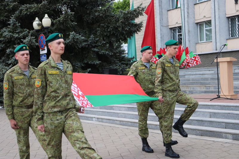 Дзень Дзяржаўнага сцяга, Дзяржаўнага герба і Дзяржаўнага гімна прайшоў на Лоеўшчыне