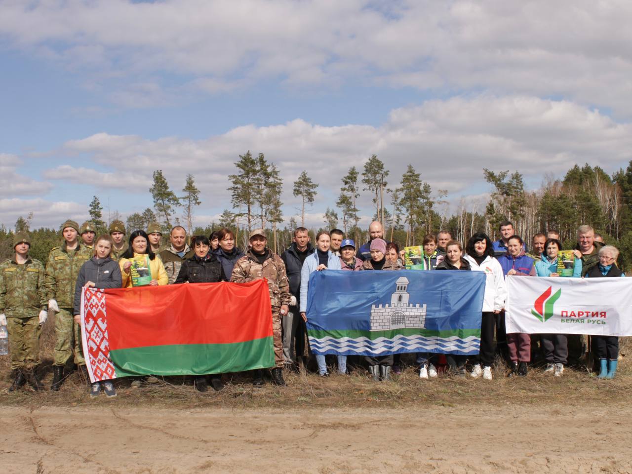 ПАСАДЗІЛІ МАЛАДЫ ЛЯСОК