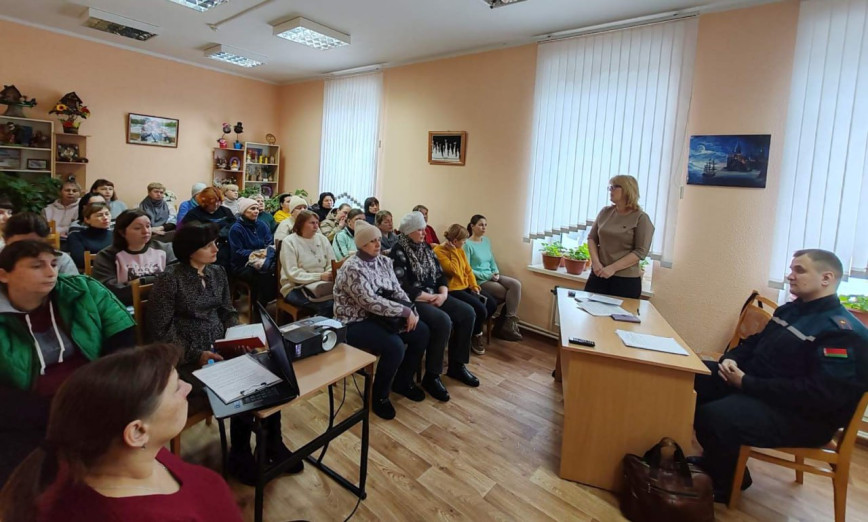 В учреждении «Лоевский территориальный центр социального обслуживания населения» состоялось очередное заседание «Школы социального работника»