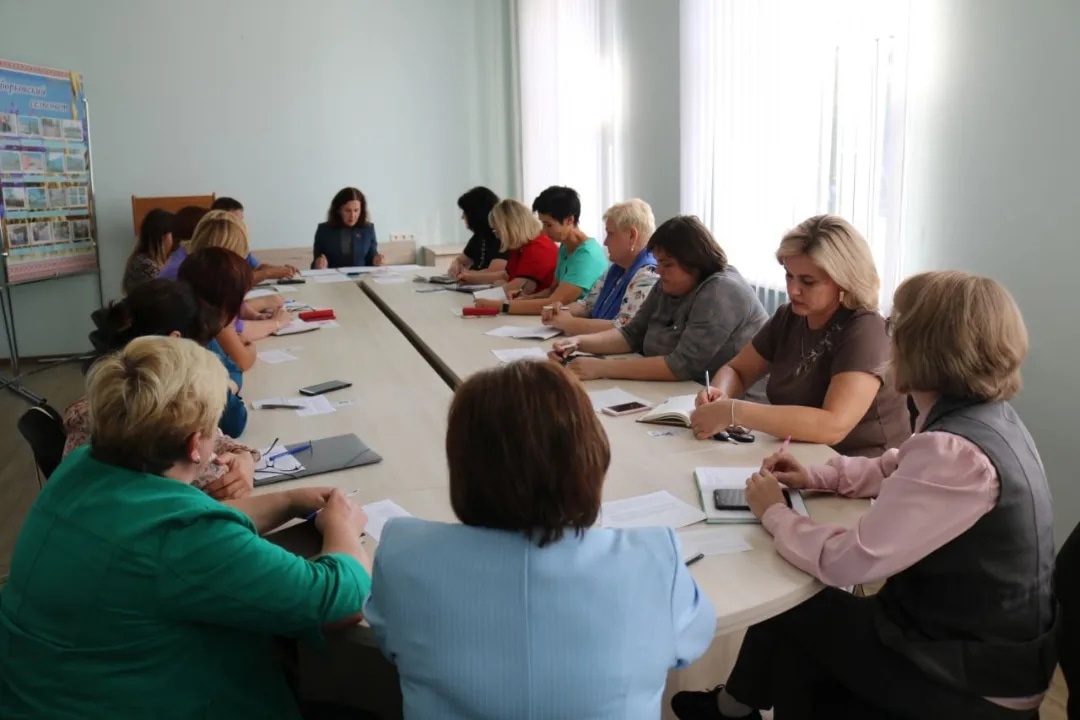 Вручены первые членские билеты партии "Белая Русь"